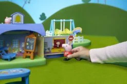 Hasbro PEPPA PIG LE CIRCUIT EN VILLE DE PEPPA 13 Hasbro PEPPA PIG LE CIRCUIT EN VILLE DE PEPPA -Réduits Jouets Magasin d5944cf3398f41a6ebaba0fb7d07b91b3394b96b 41063453 06